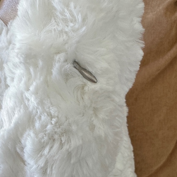 NWOT, UGG Oversized Faux Fur Throw Pillow 24x24 White Plush Cozy Luxe Decor - Picture 5 of 8